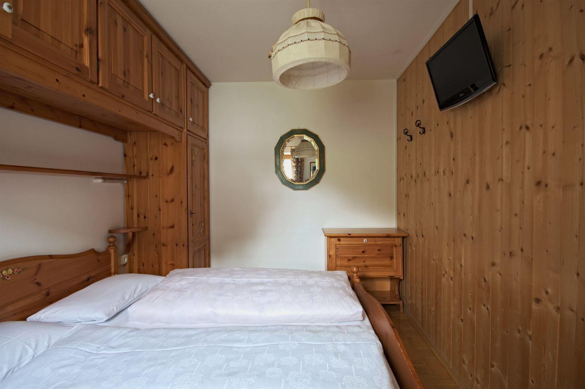 Bachlaufen Haus Aparthotel Sexten Exterior photo